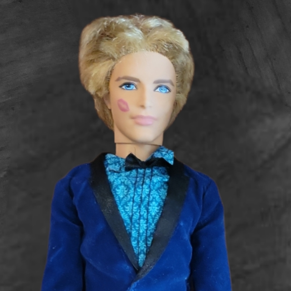 Ken Doll Barbie 09 Blonde ROOTED HAIR & LIPSTICK KISS CHEEK Mattel Fashionistas
